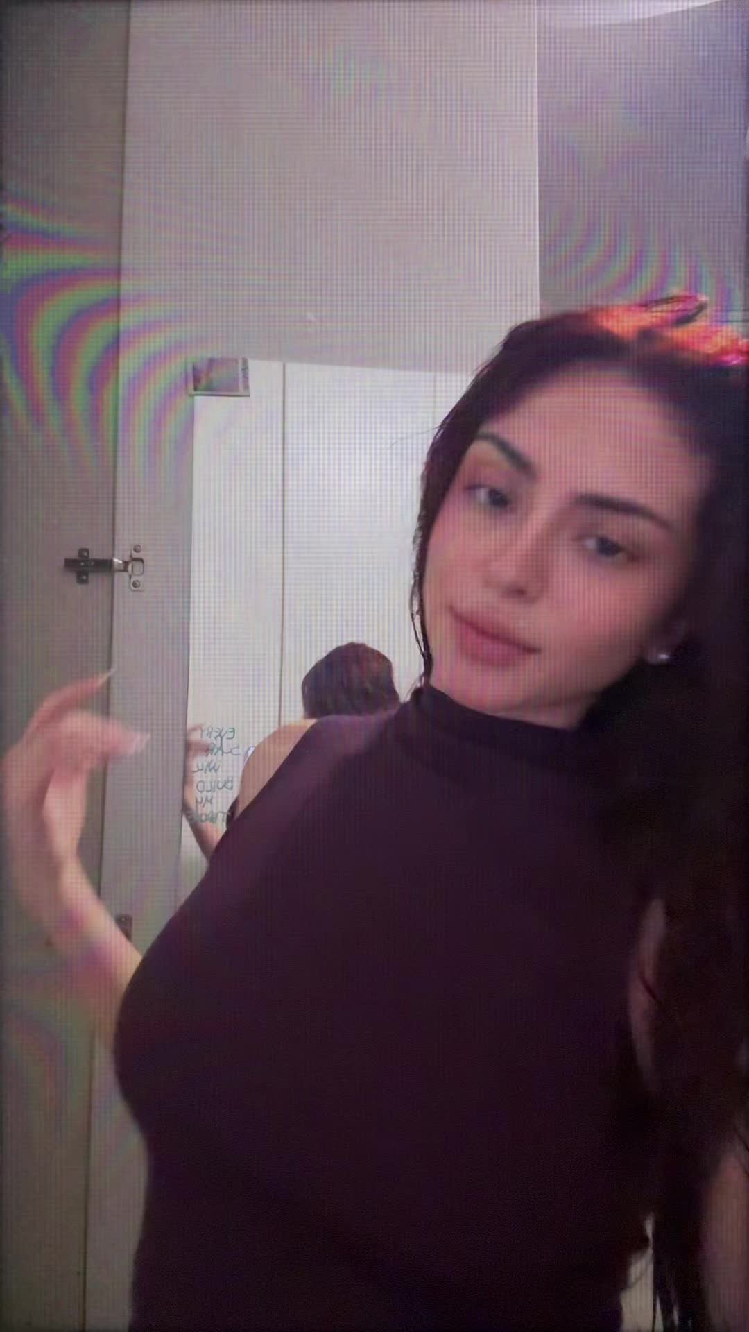 @Sara🤡