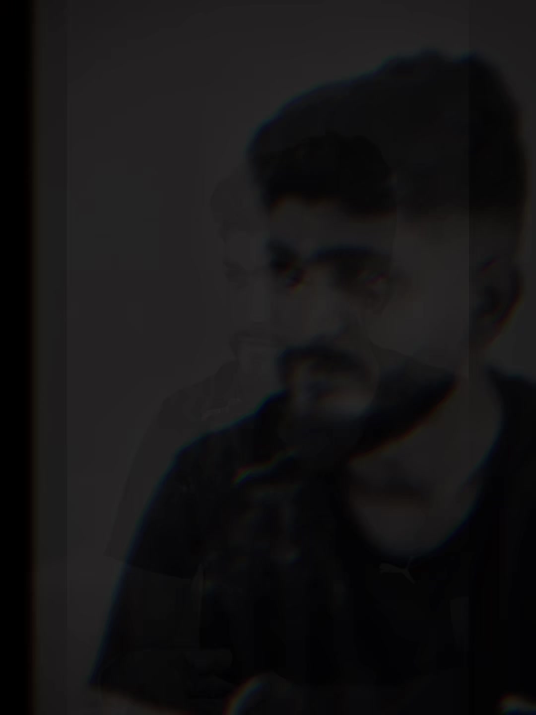 @•