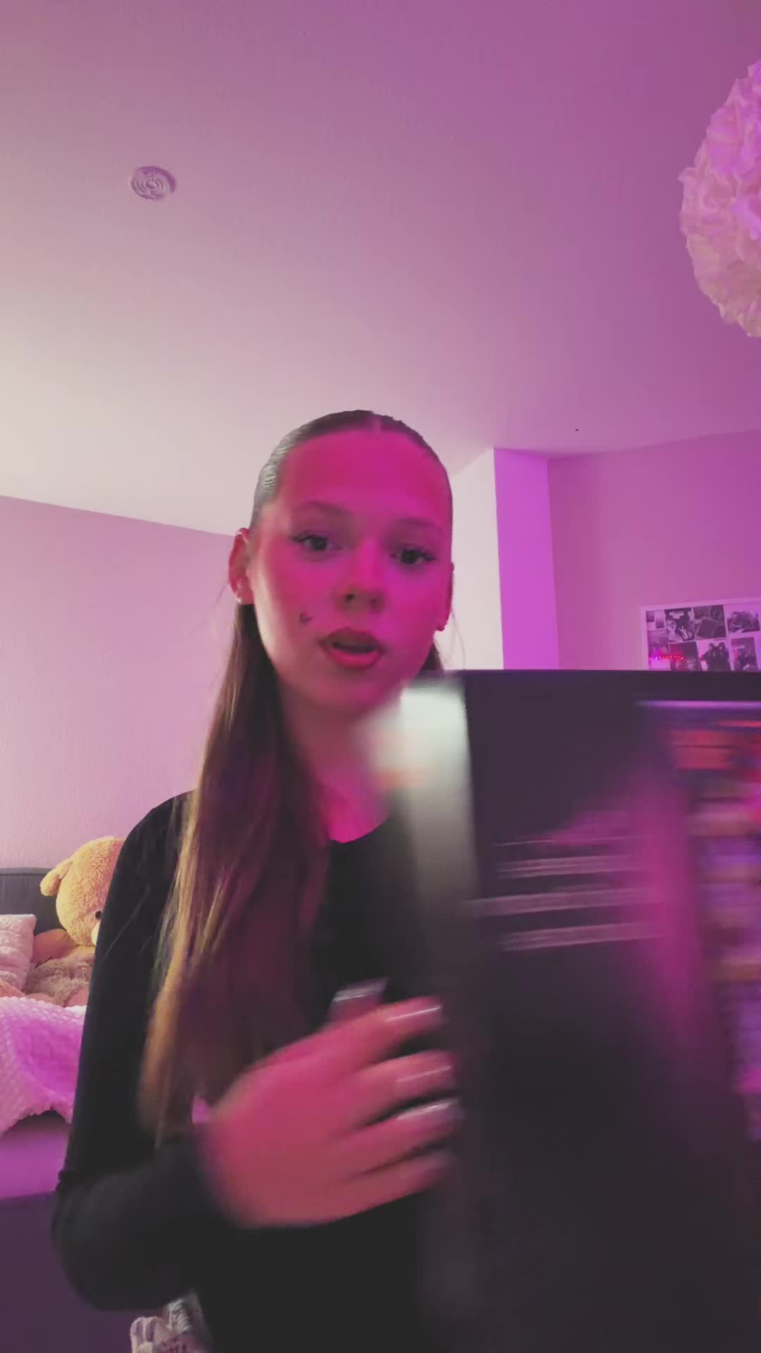 @𝐞𝐦𝐢𝐥𝐲𝐞𝐱𝐜𝐡𝐚𝐧𝐠𝐞𝟐𝟕