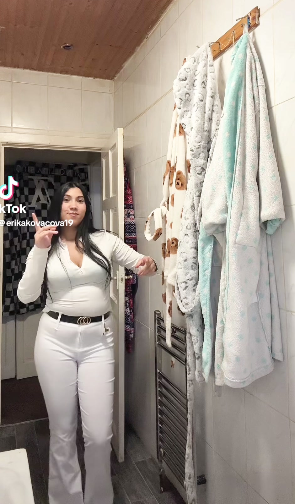 @Erika Erza Kovacova