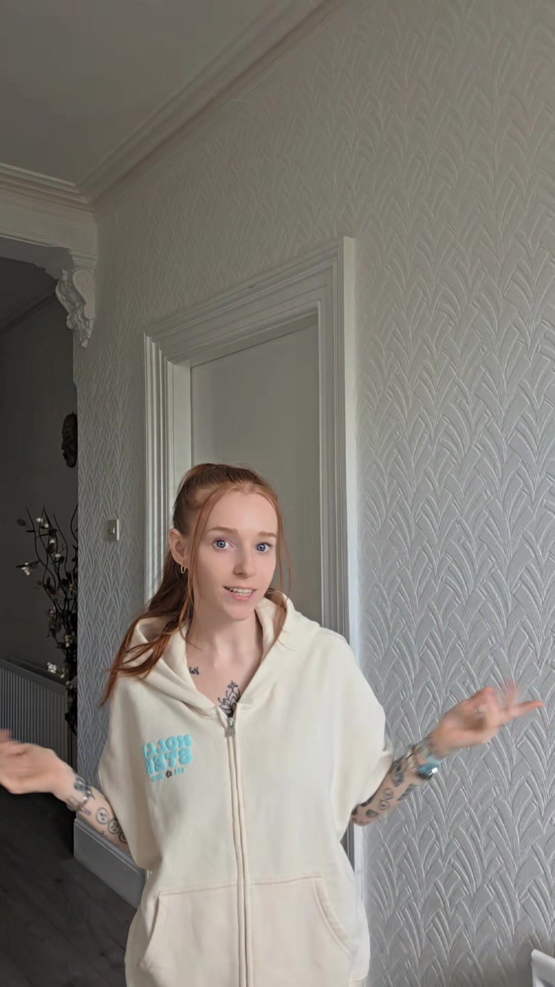 @LilRedCanvas
