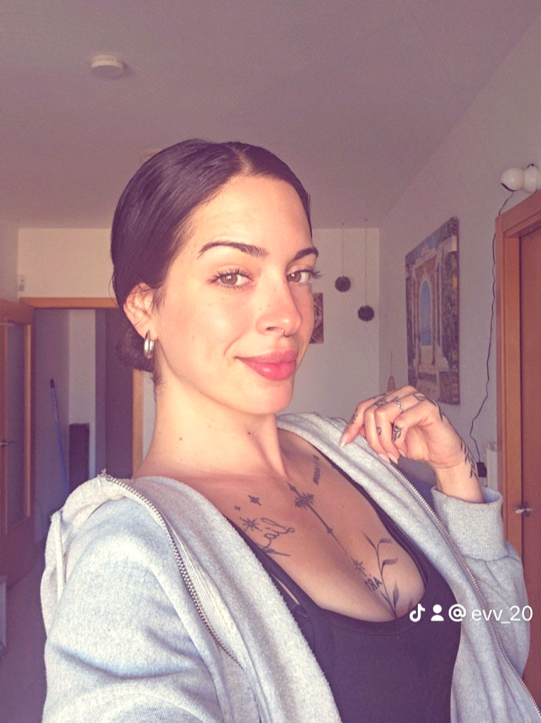 @Eva🖤