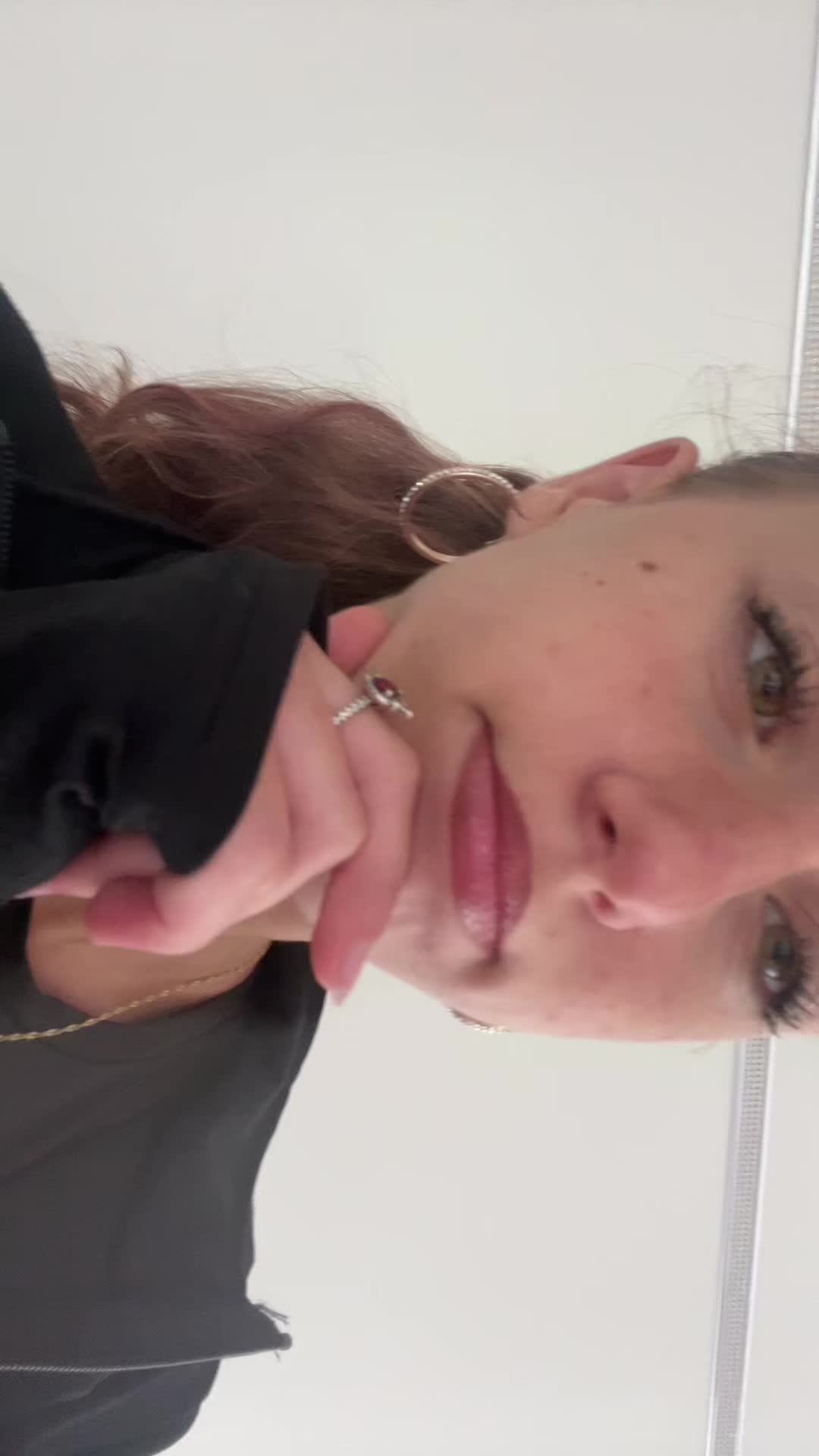@Laraaa