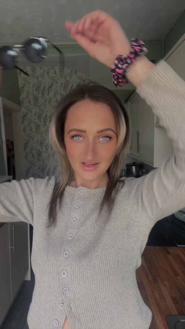 @Chlo
