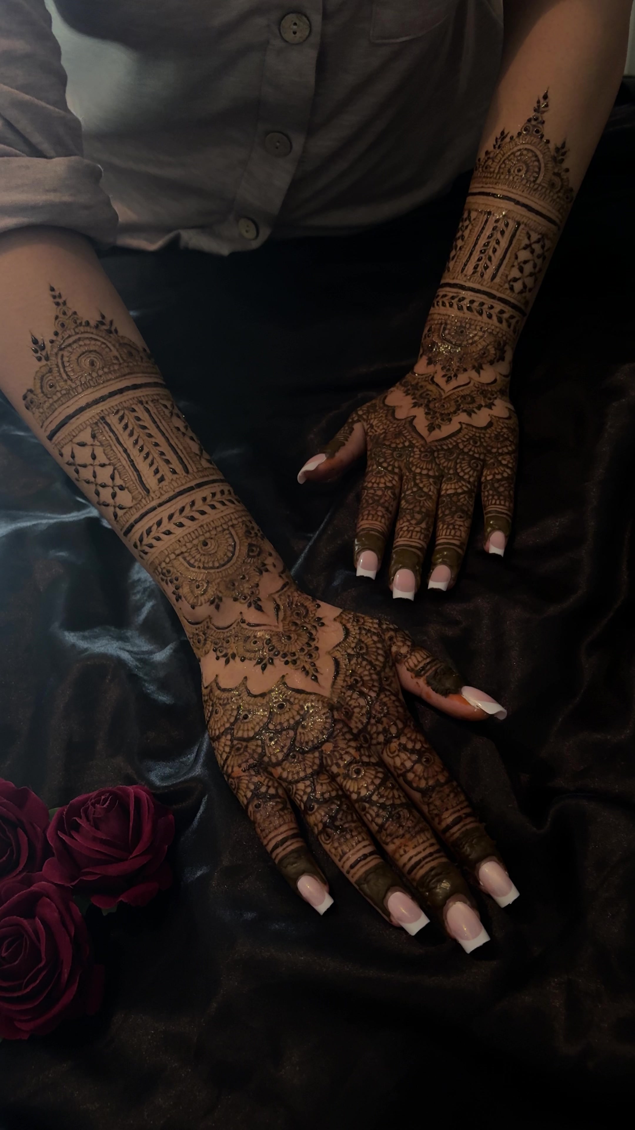 @ayshahhenna_artist