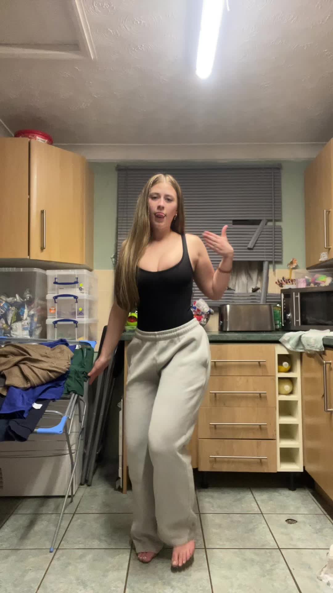 @phoebe64302