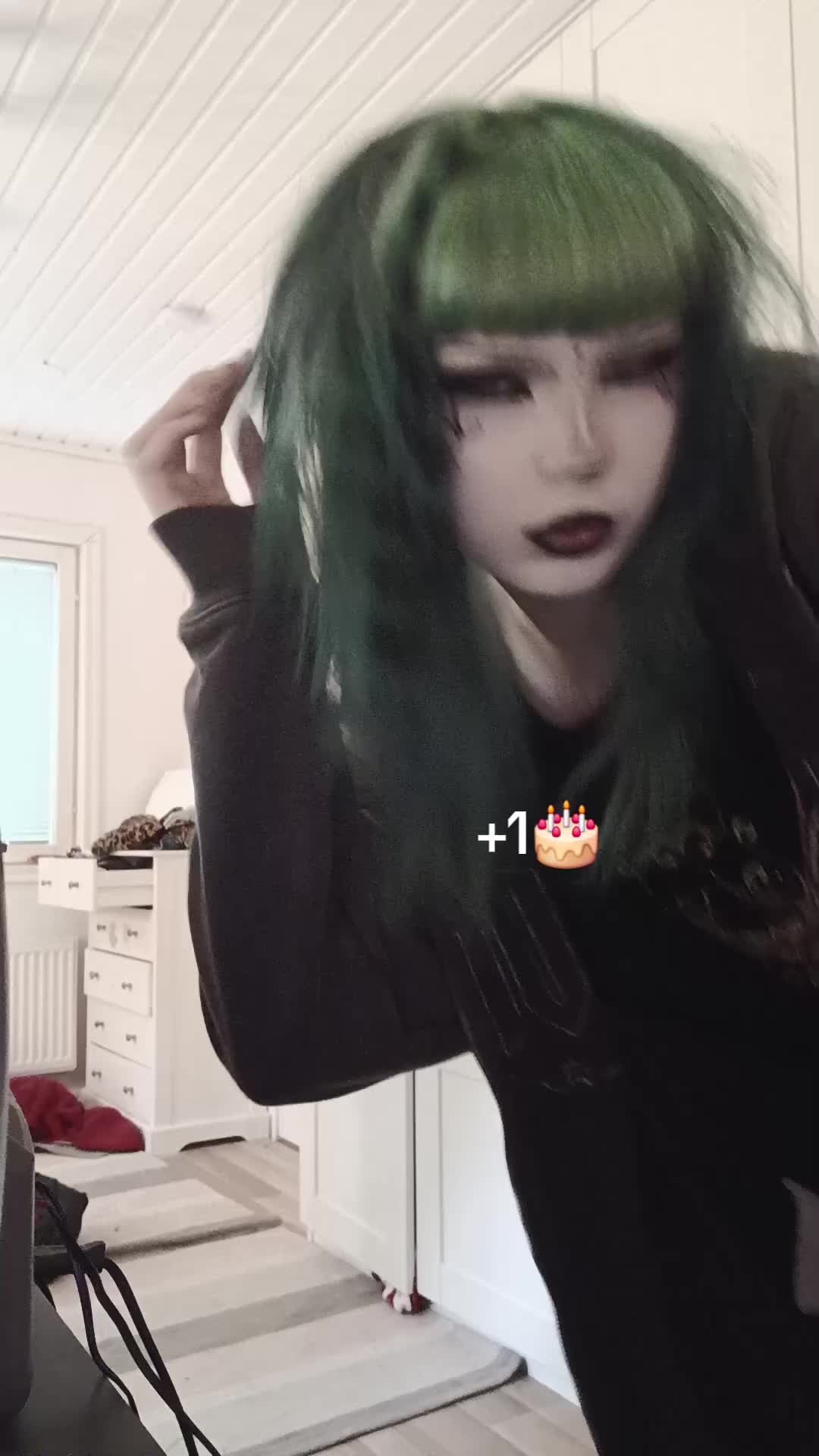 @🦇eronica