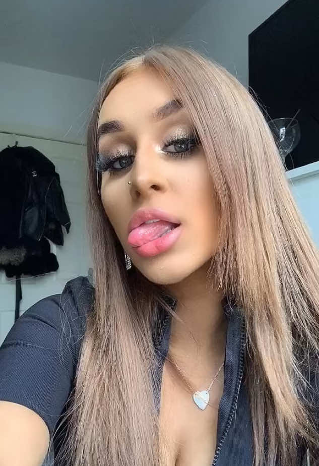 @Goddess Bella👸🏻