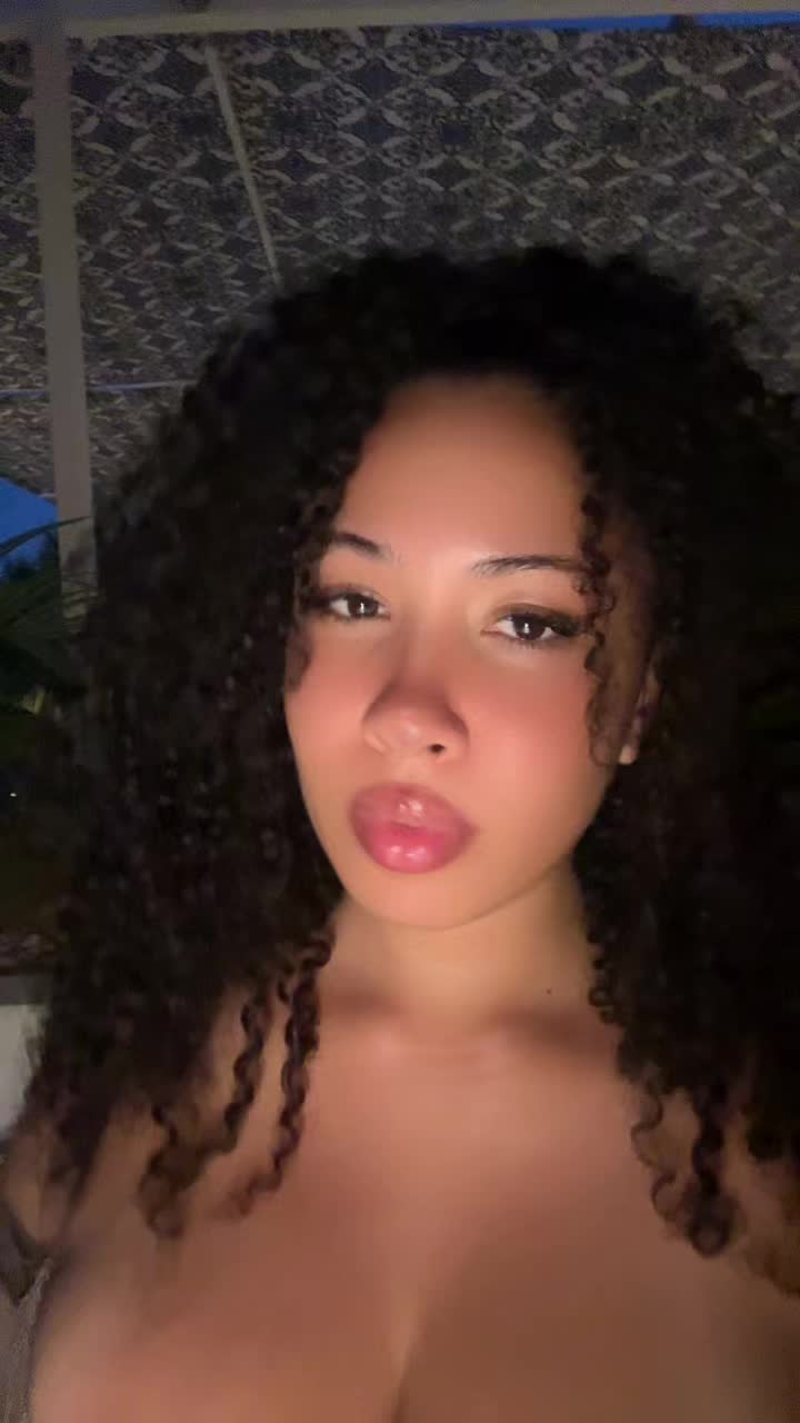 @DanielleRamona