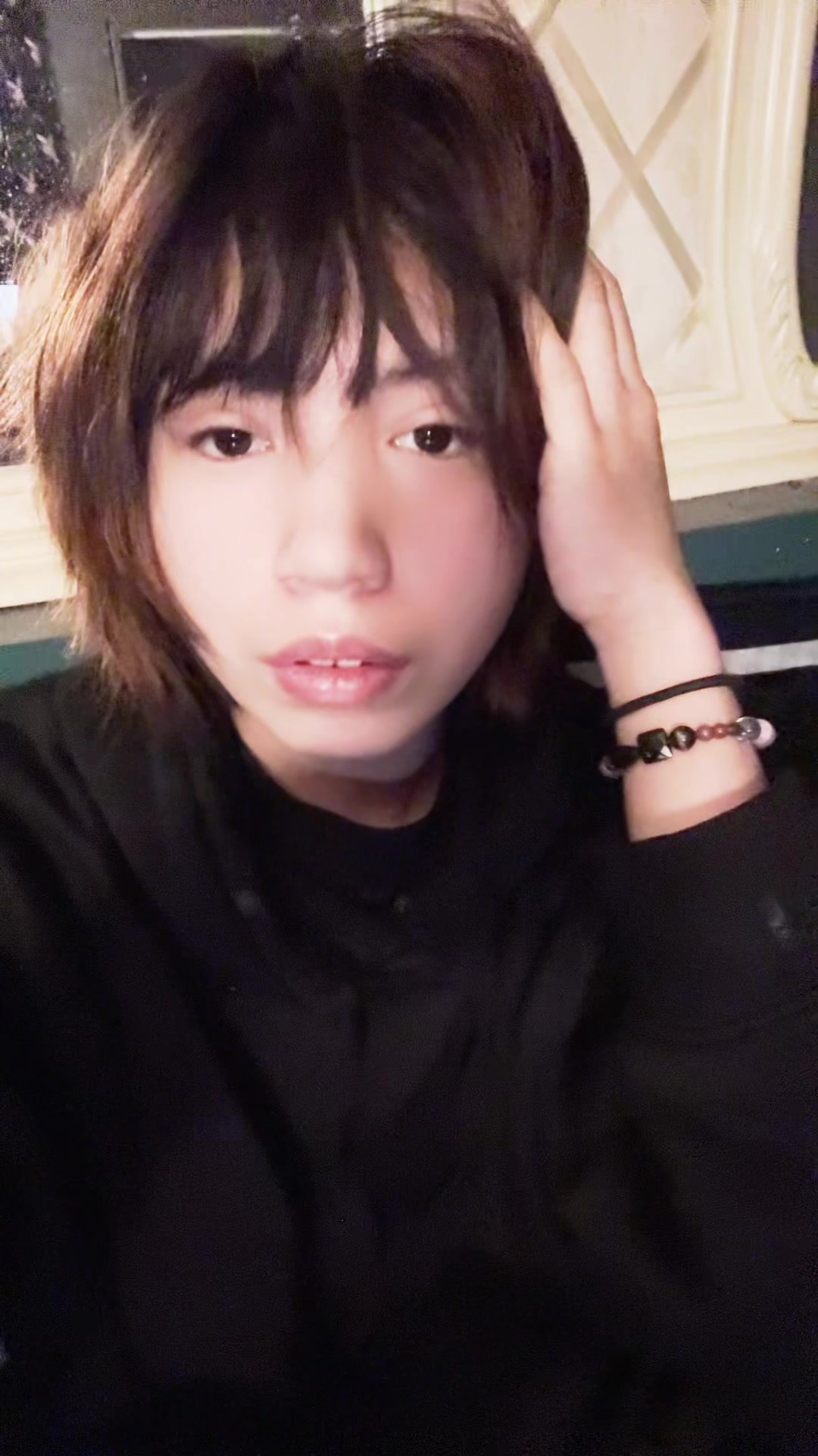@(^_−)−☆
