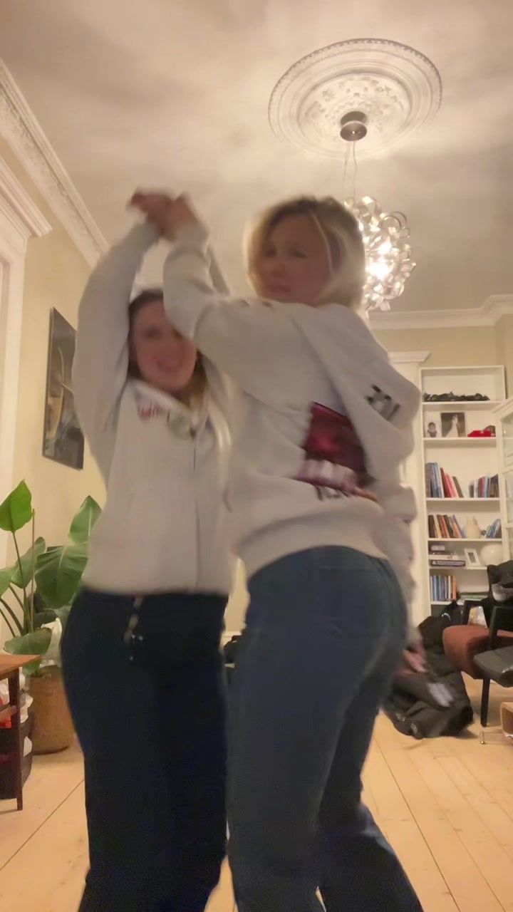 @anniesinclair