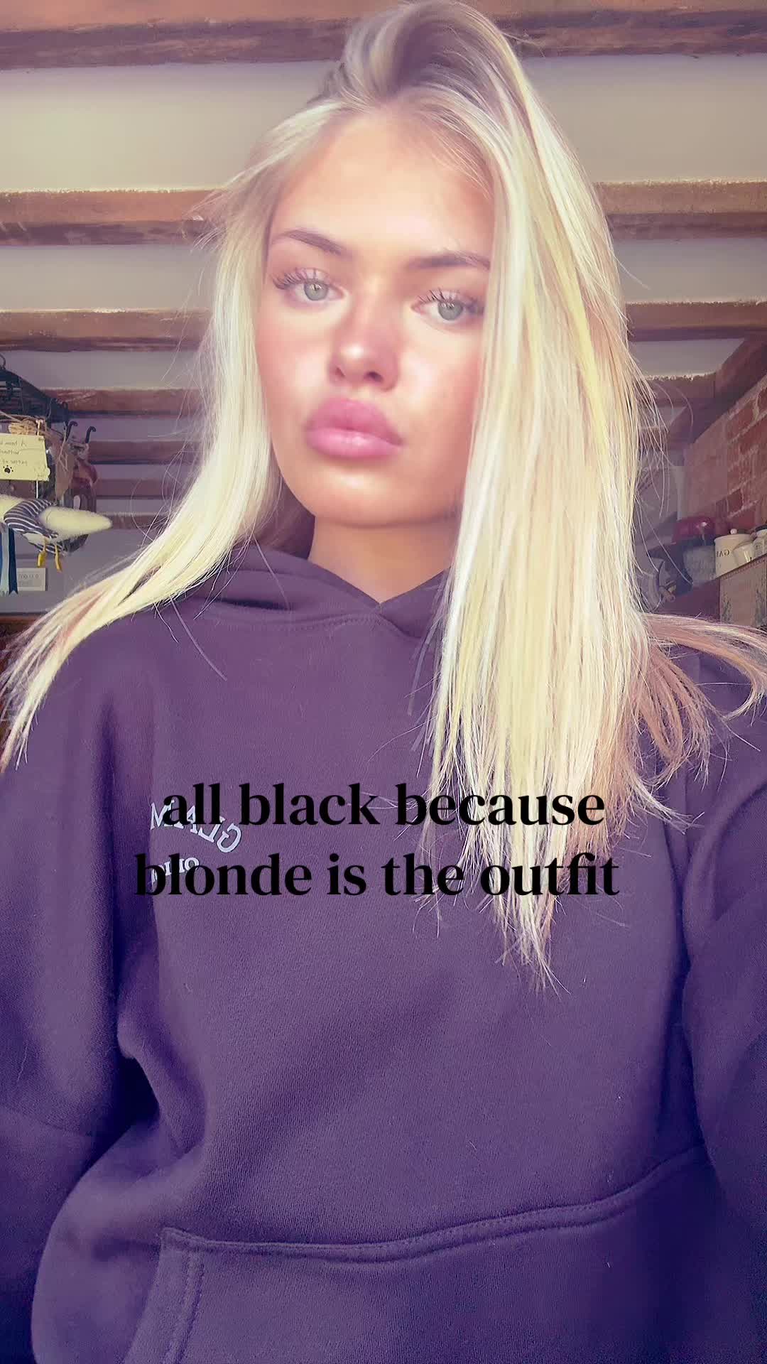 @hollyvjones