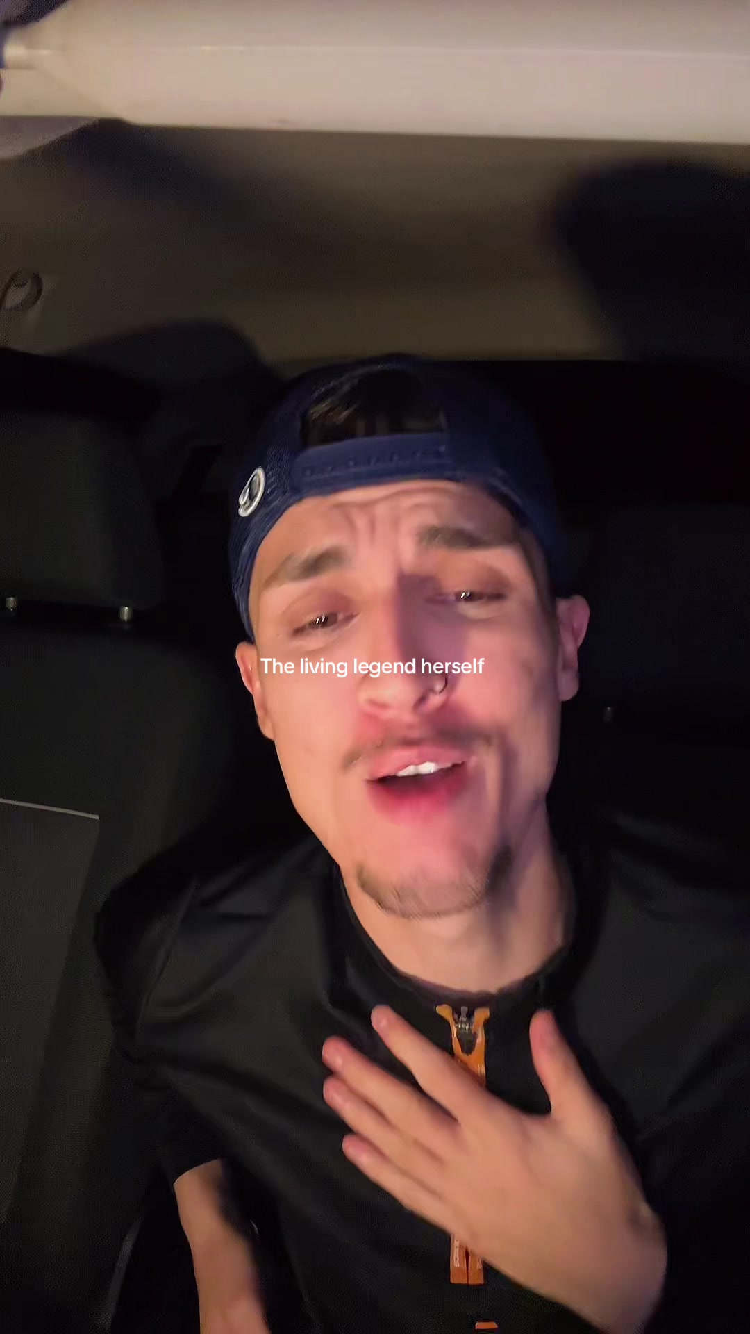 @K T