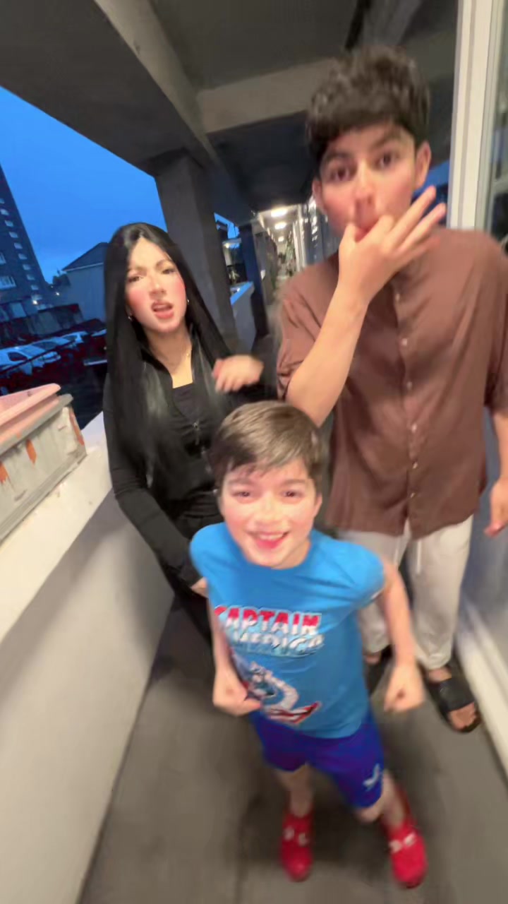 @๐ุนู
ุฑ/ OMAR