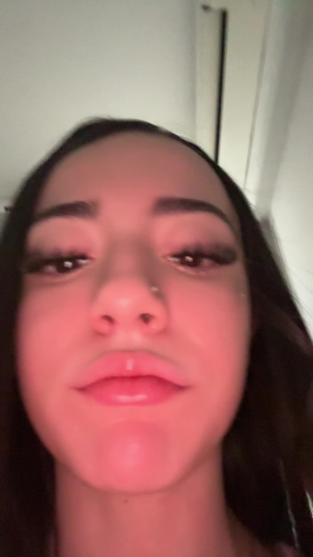 @lari📲