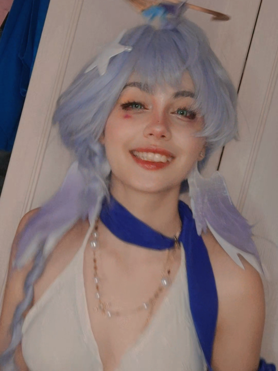 @_emy.cos_