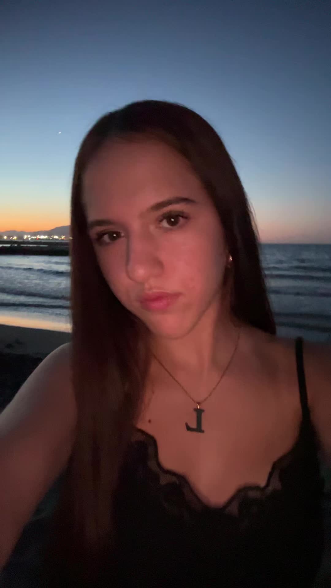 @🦈