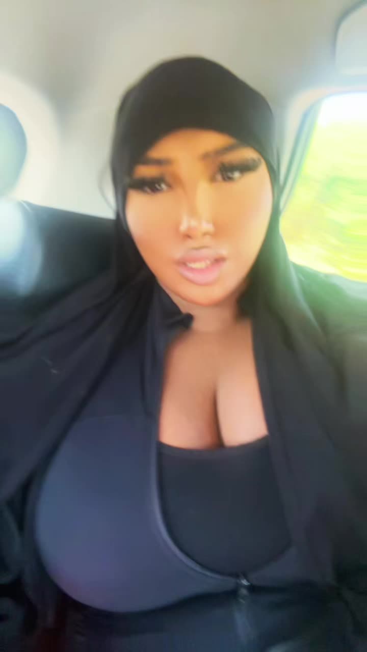 @🫦