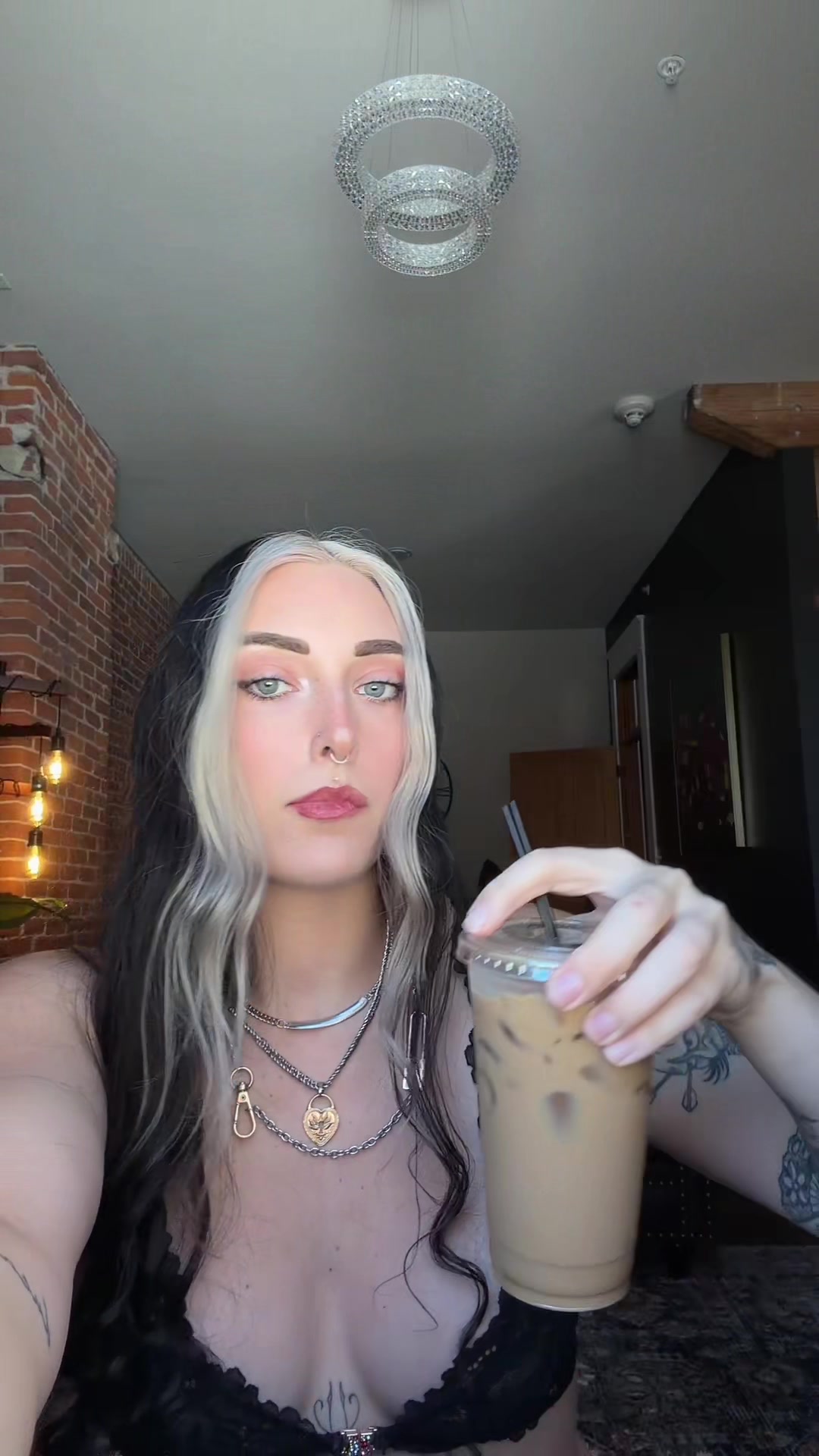 @laurelhoneyyy