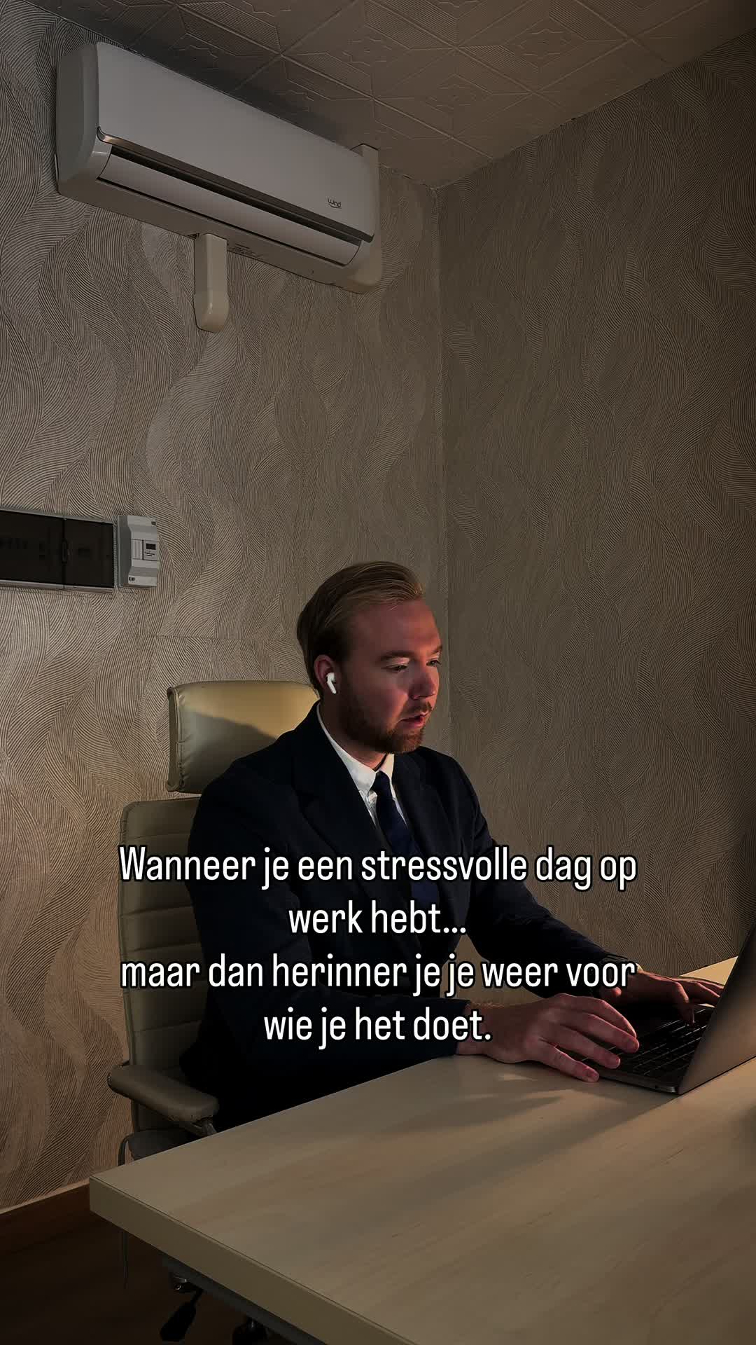 @vanderburgrecht
