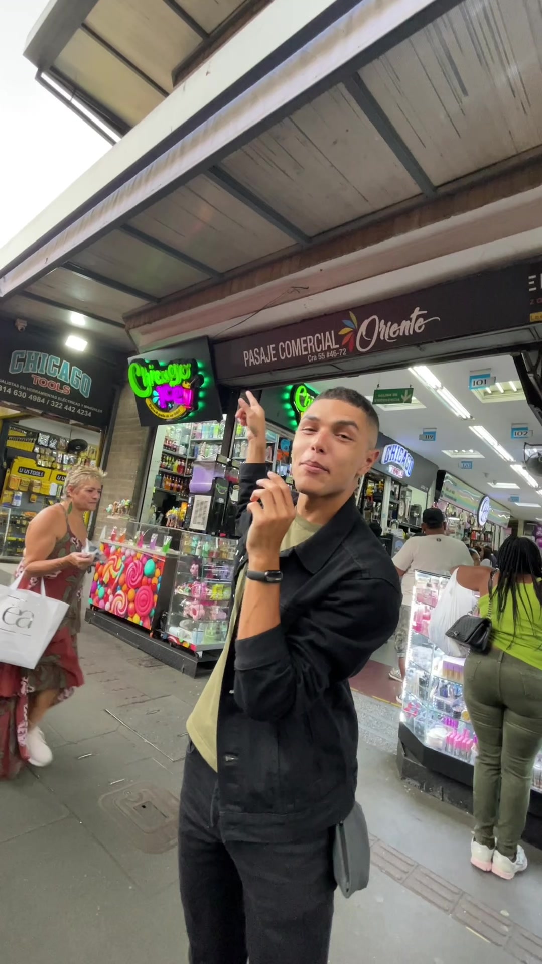 @Soy CharlieCastro 🇨🇴