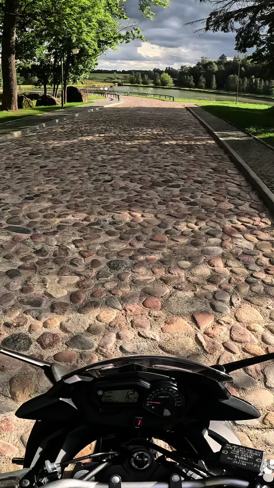 @Moviе