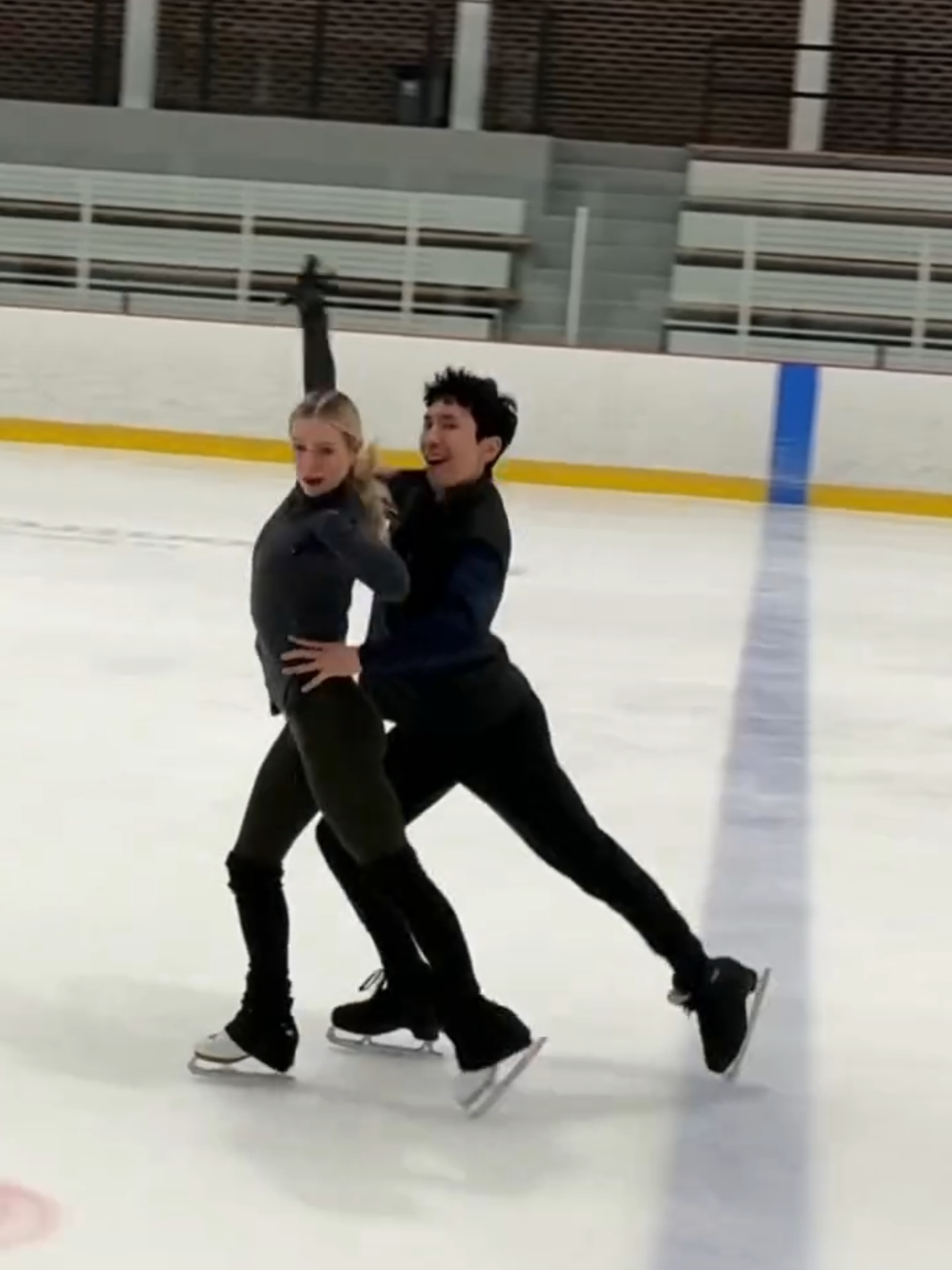 @𝐄𝐦𝐢𝐥𝐲'𝐬 ❄️
