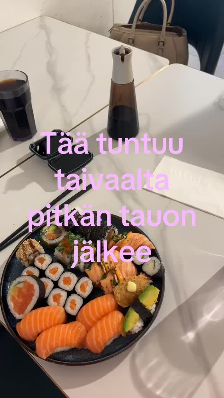 @꧁♕🪽𝒷𝓁ℴ𝓃𝒹 𝒶𝓃𝑔ℯ𝓁🪽♕꧂