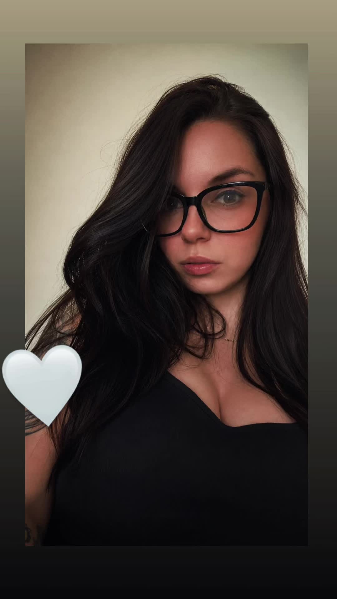 @𝓢𝓲𝓼𝓲 𝓔𝓶