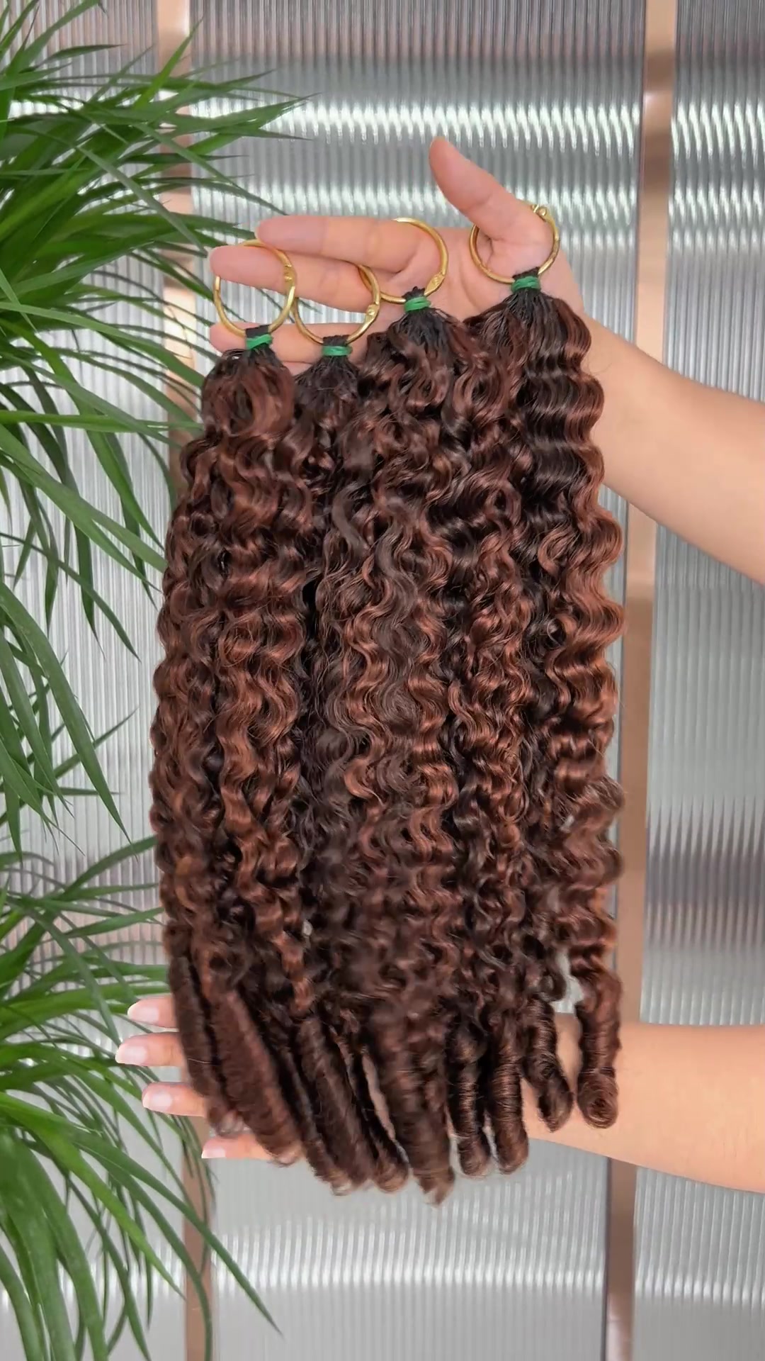 @uwigs hair