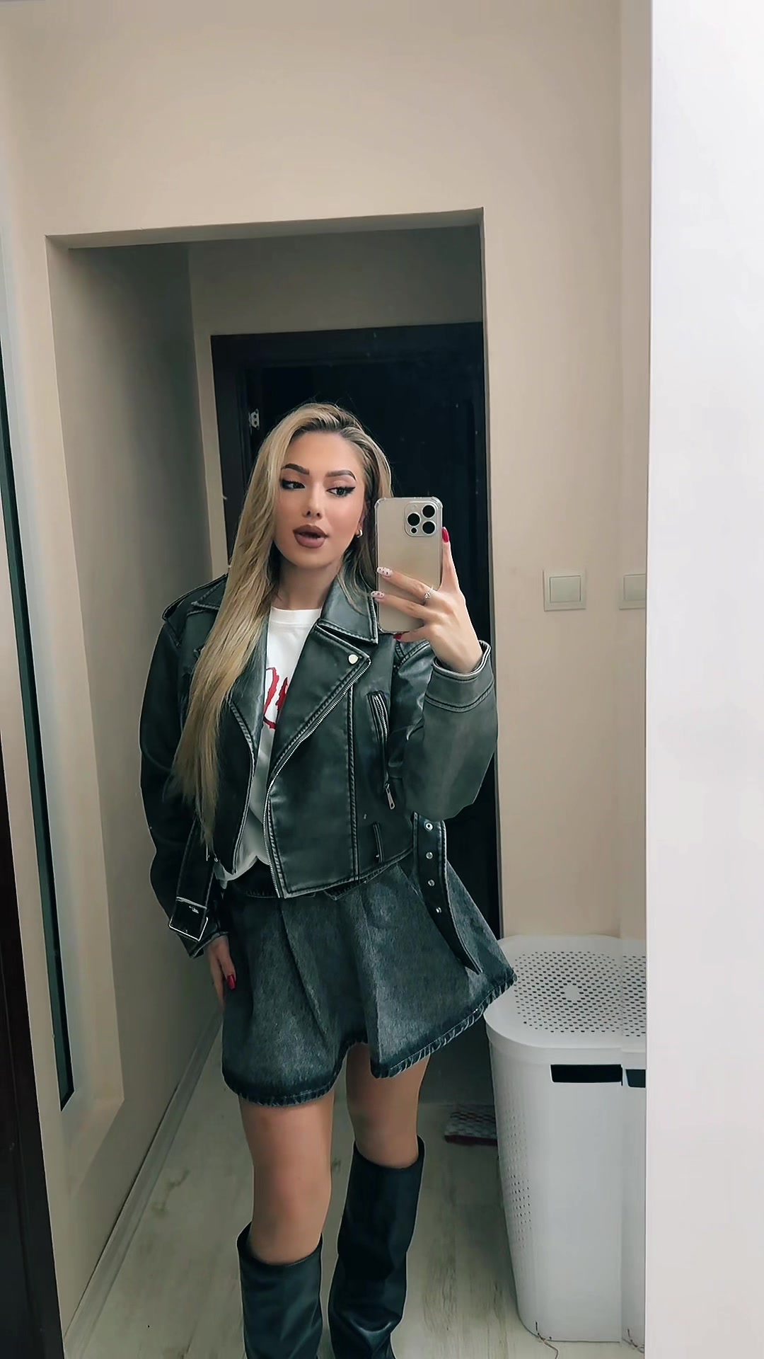 @𝒜𝓃𝓉𝑜𝓃𝒾𝒶