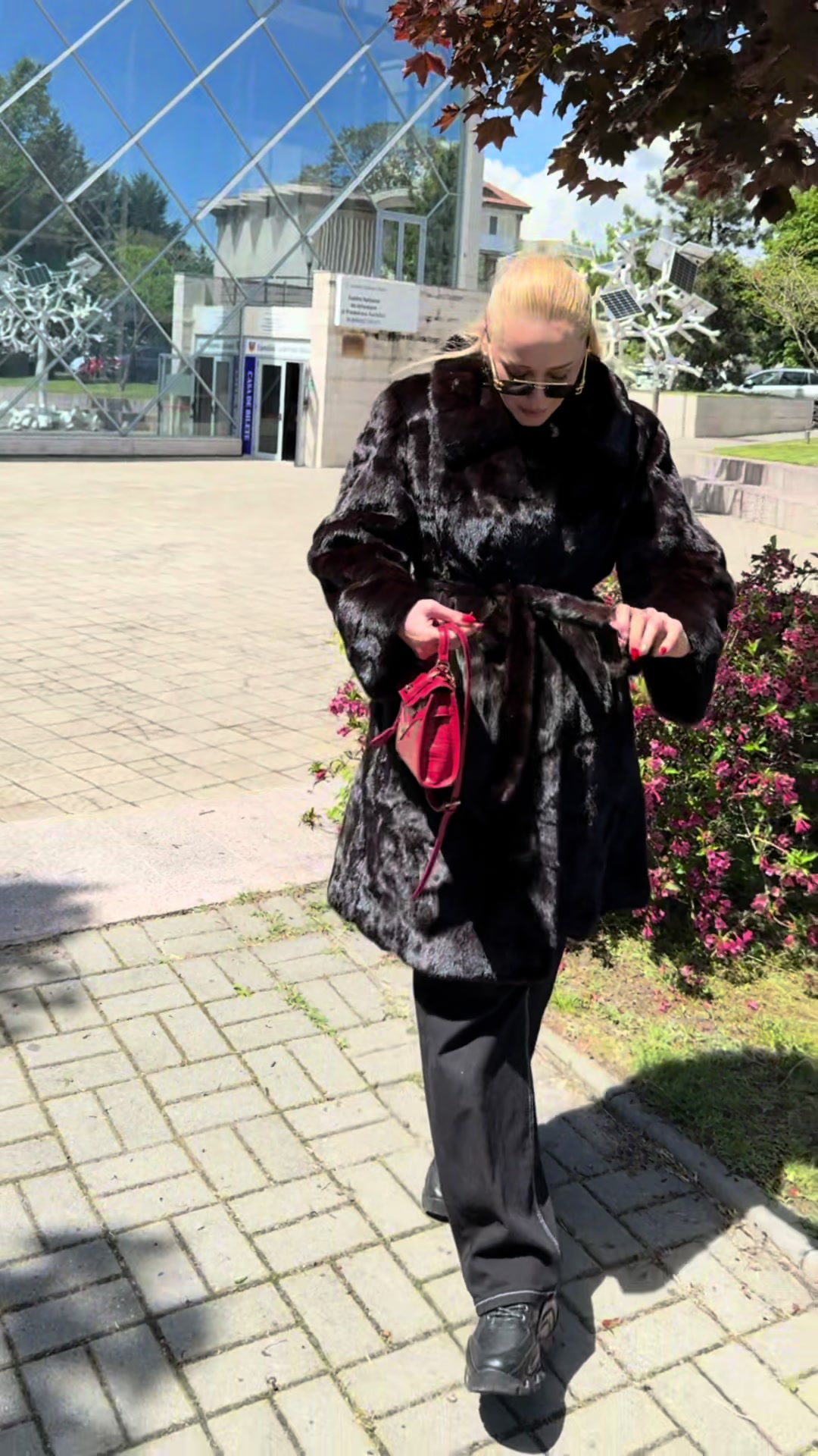 @Maria Luxury furs M&M