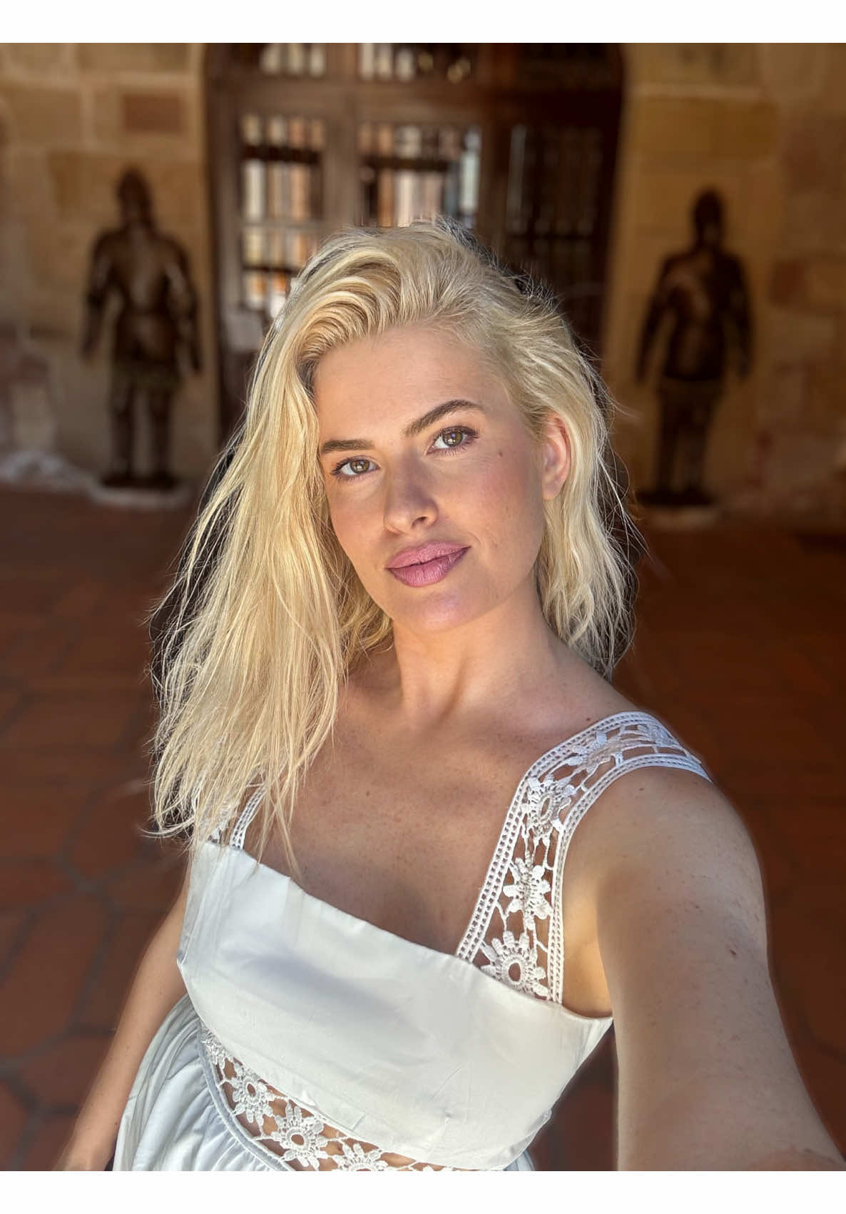 @AdrianaAbenia