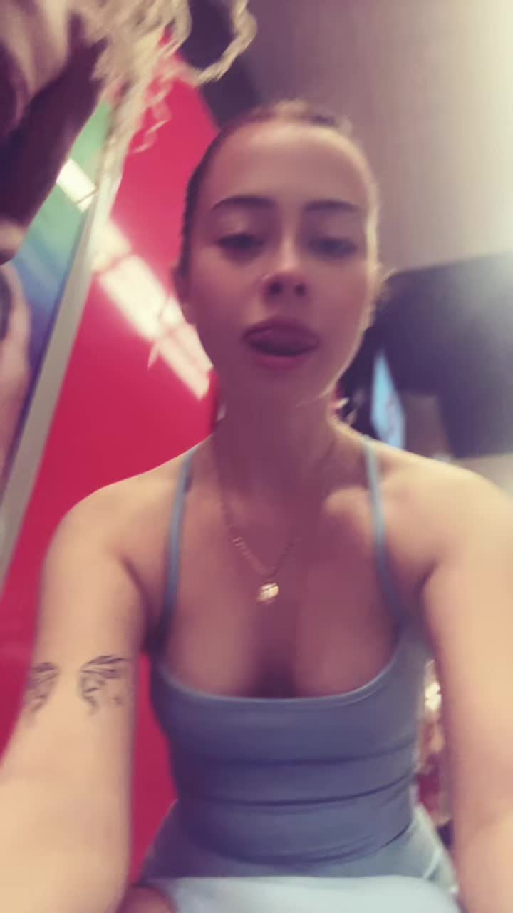 @Millie🕸️