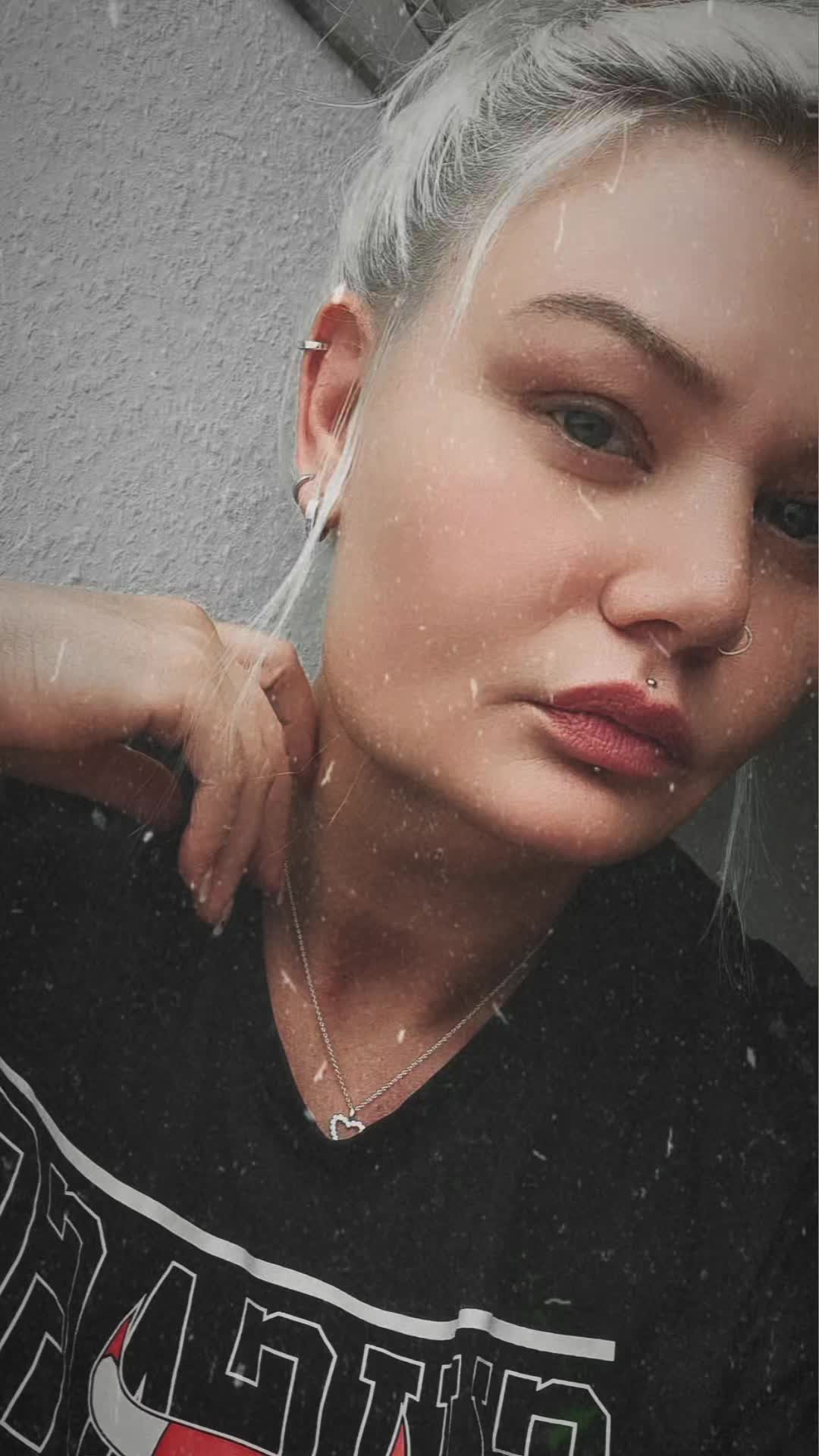 @itsmeangelina