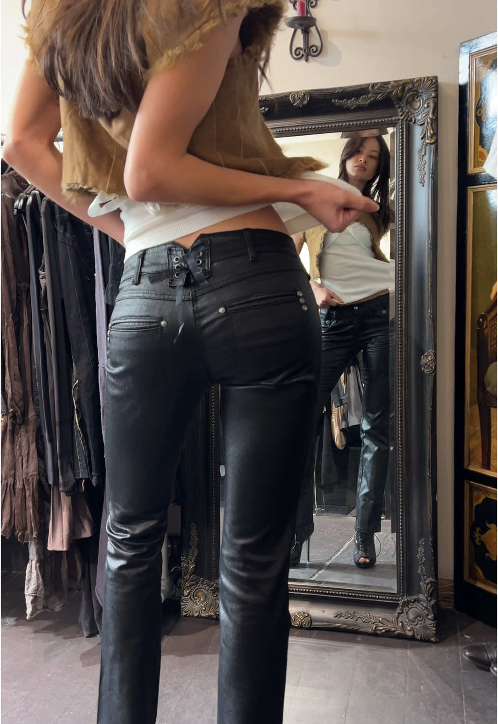@ShopYottsVtg London