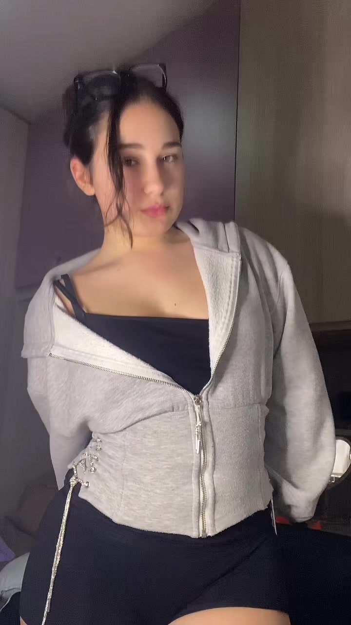@┗━━━━━━⊱ 𝒔𝒊𝒔𝒔𝒚 ⊰━━━━━━┛