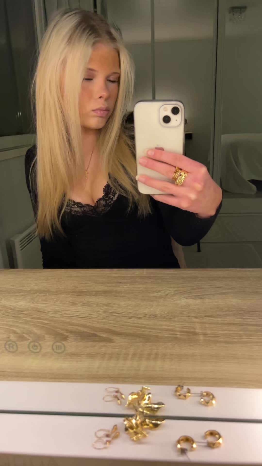 @𝓜𝓮𝓵𝓲𝓷𝓪