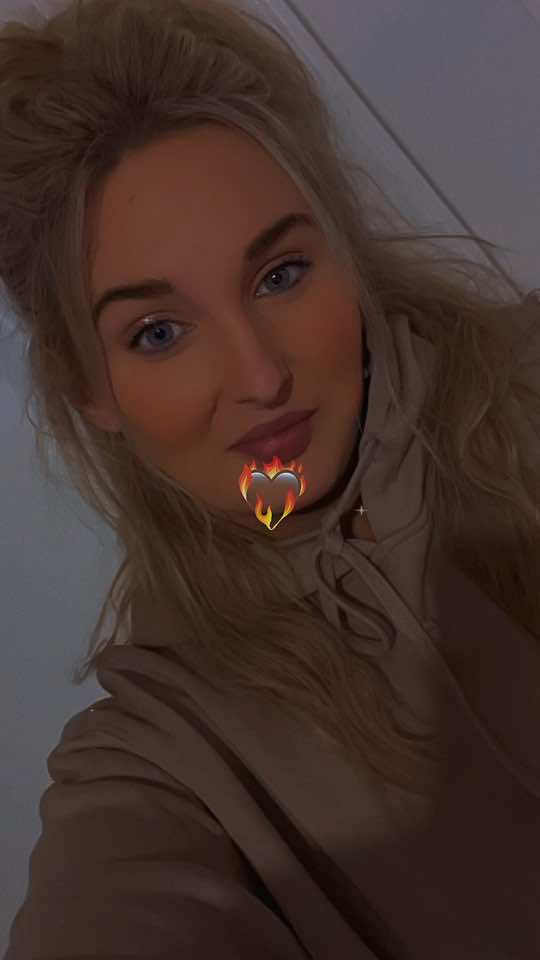 @Ellie🍒
