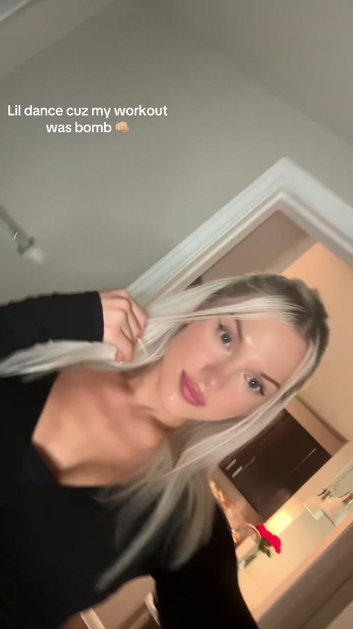 @Blondeeanika