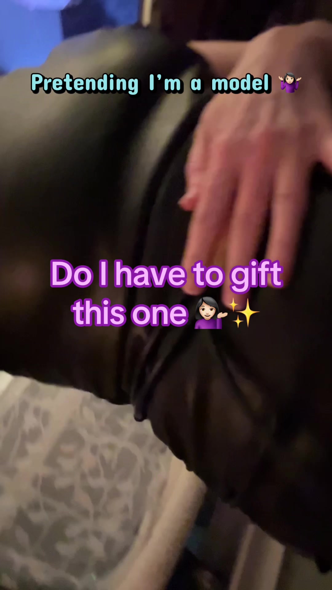 @ShelliSitsWeirdly