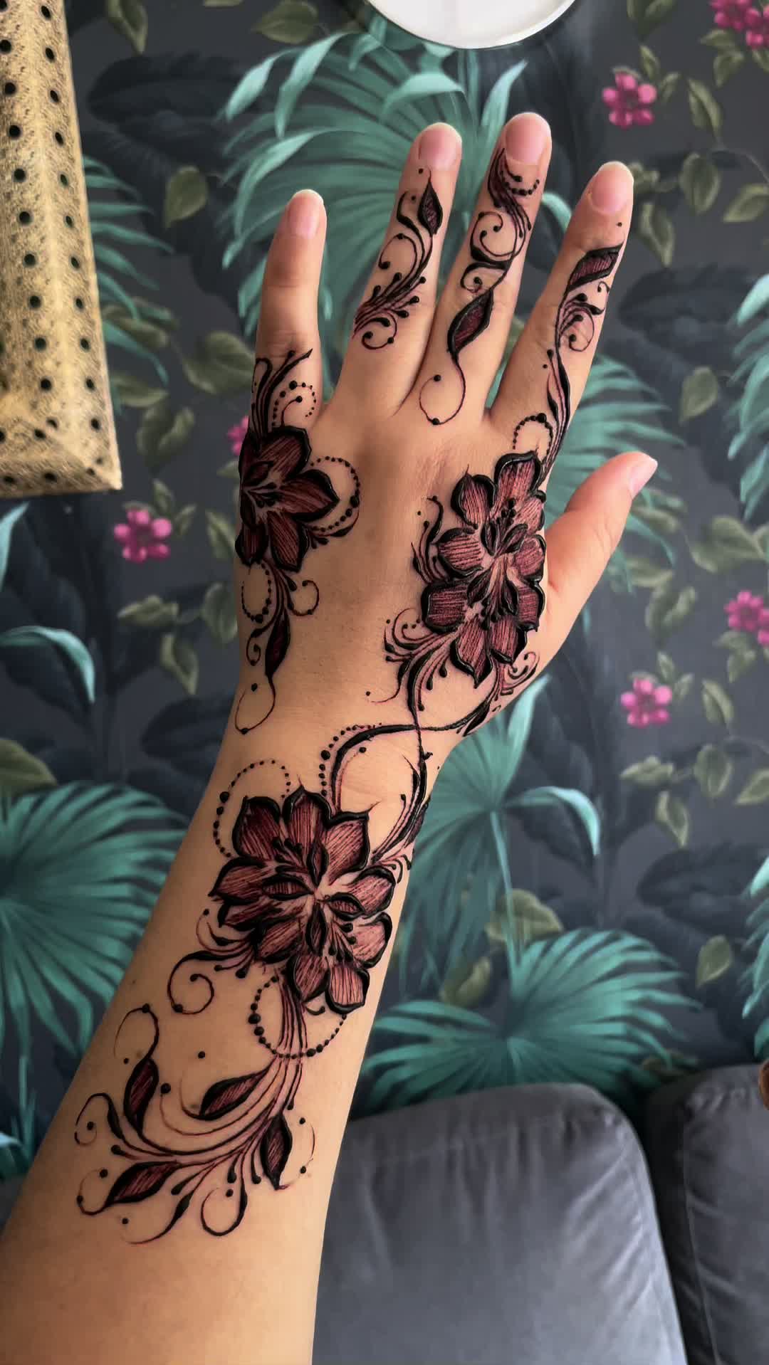 @aylaxhenna