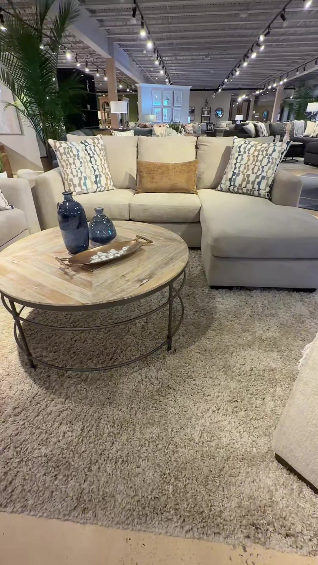 @modernhomefurniture.com