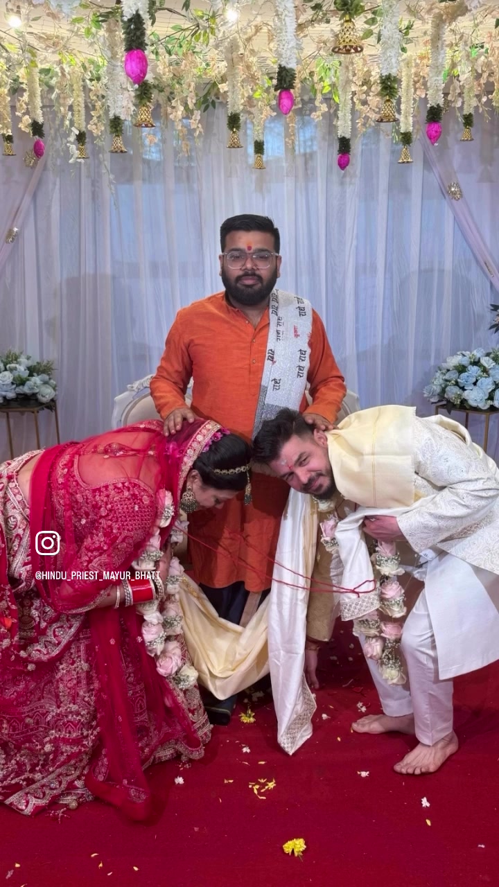 @Mayur Bhatt _Hindu Priest