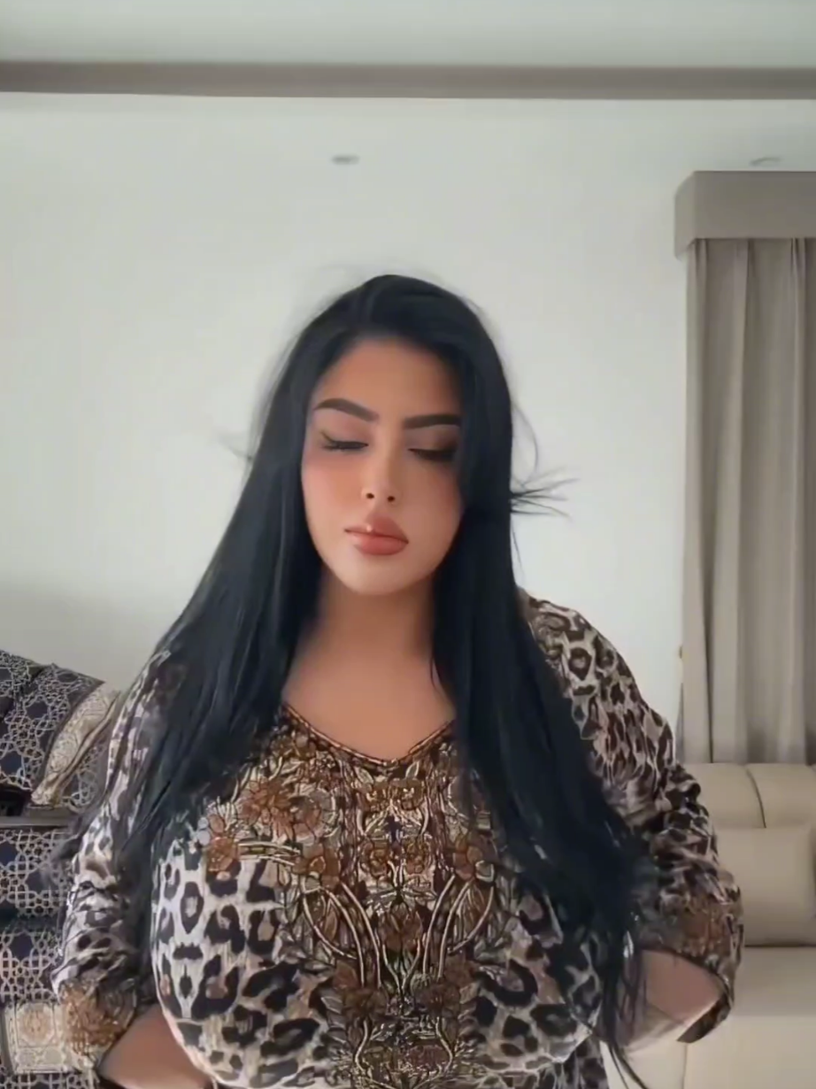 @Hina Khan