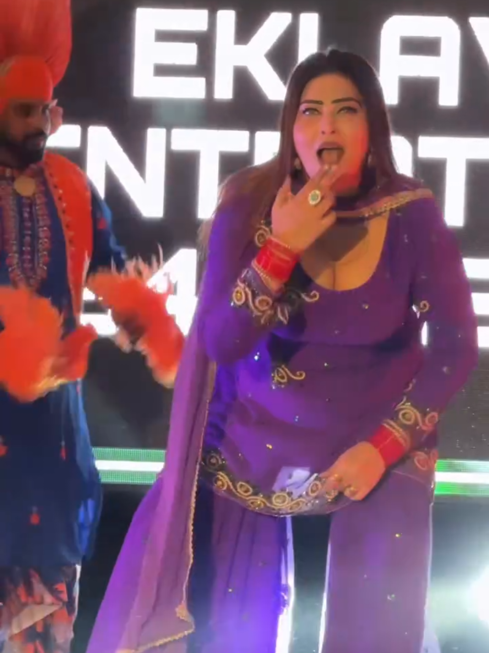 @Aj_Malika011