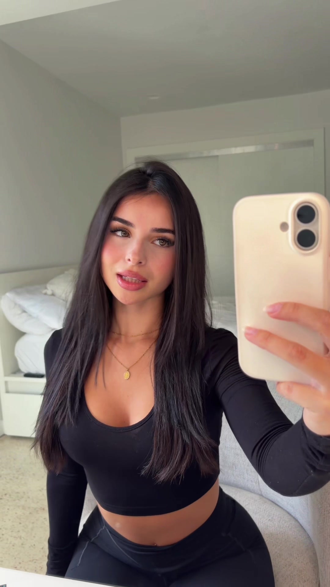 @vickyguez