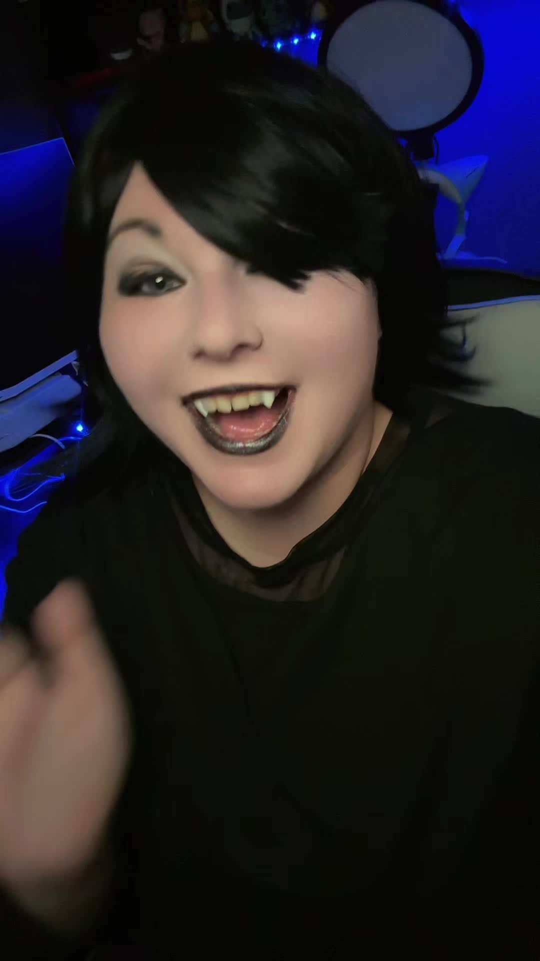 @hallochrissycat