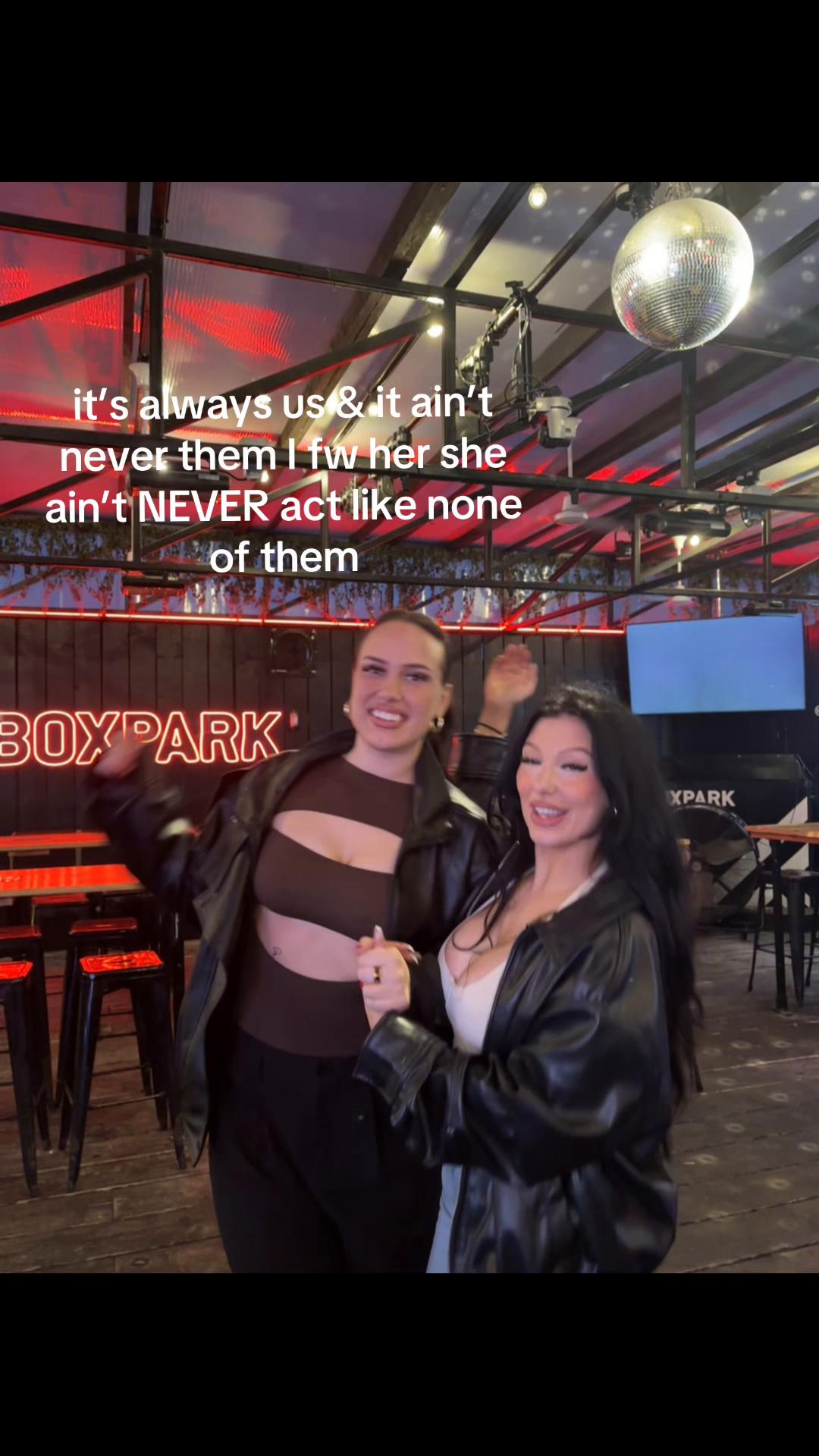 @ellaxo