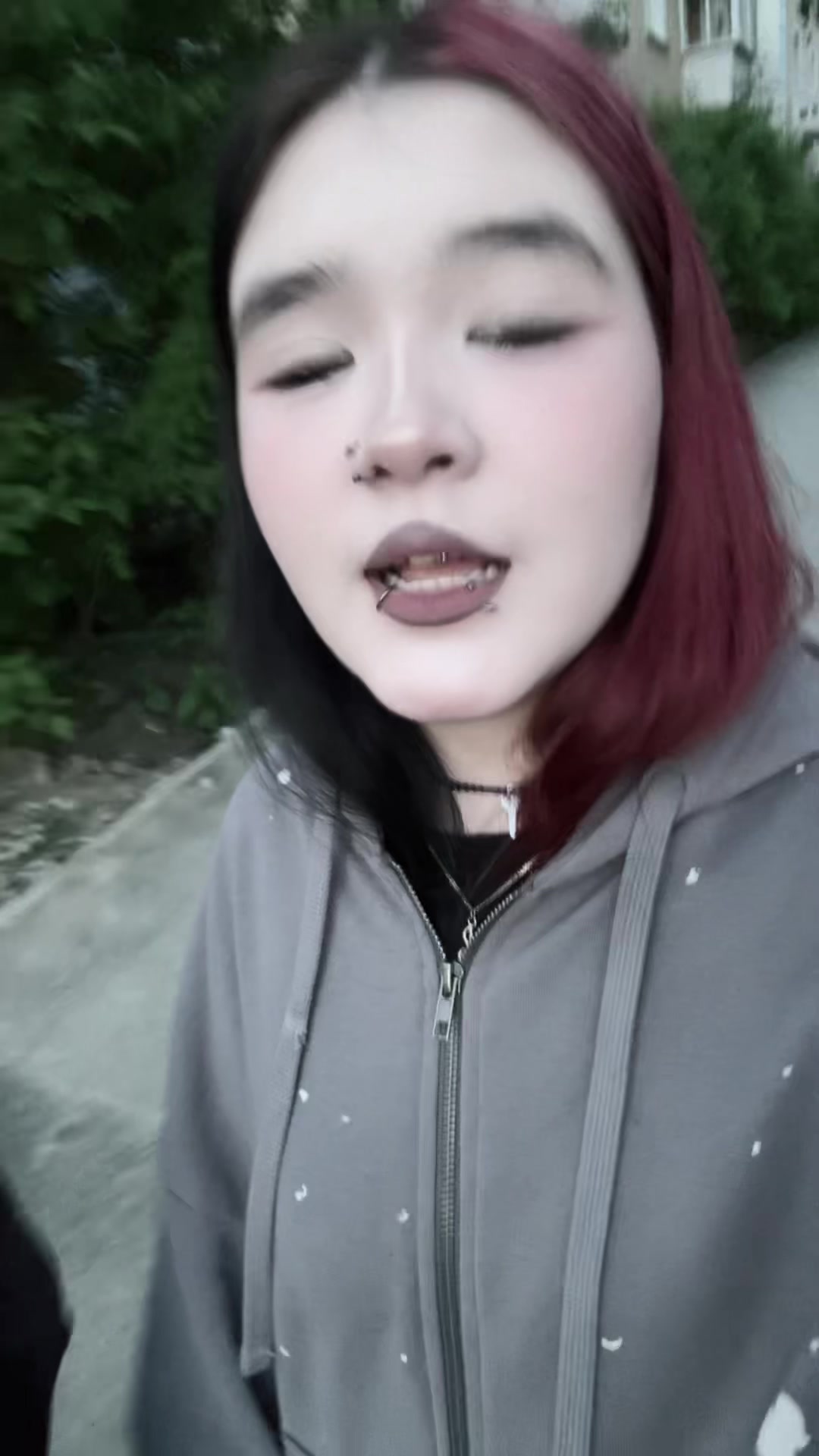 @⃟